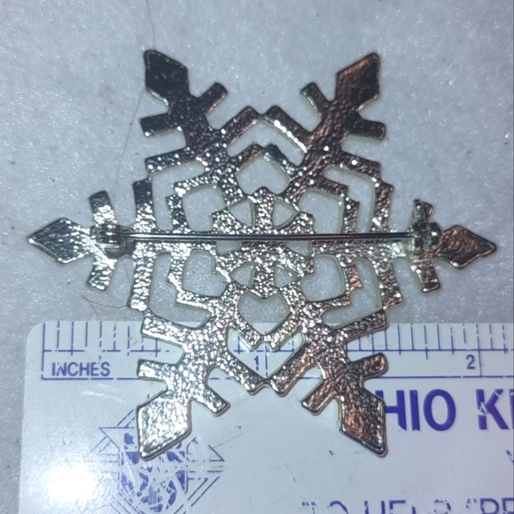 Snowflake Brooch - Picture 3 of 11